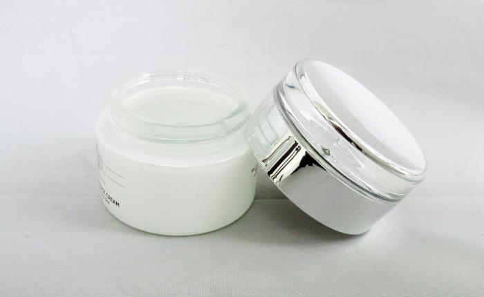 White glass jar featuring acrylic shiny silver cap